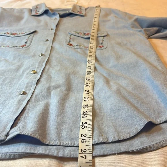 Vintage Capacity Blue Chambray Embroidered Shirt Size Medium - Picture 11 of 12
